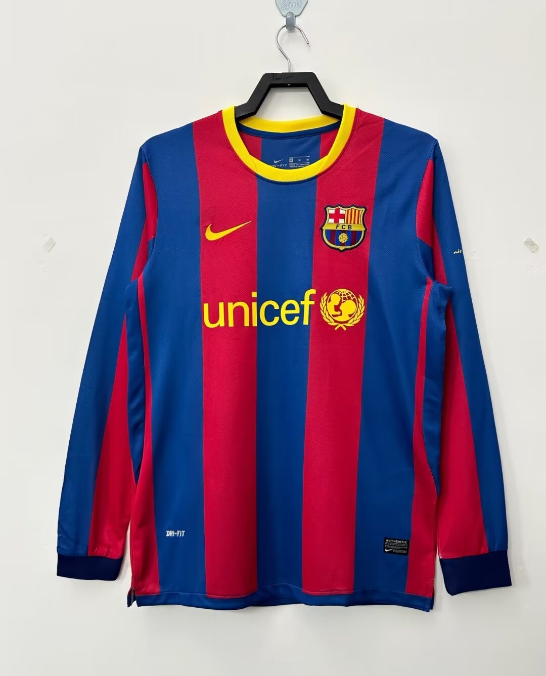 2010/11 Barcelona home long sleeved jersey