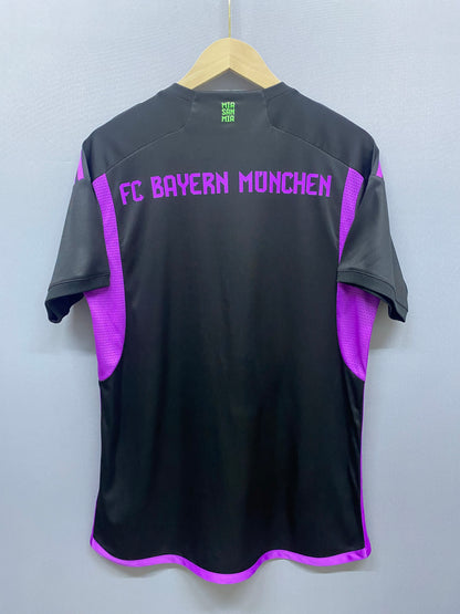 23/24 Bayern away jersey