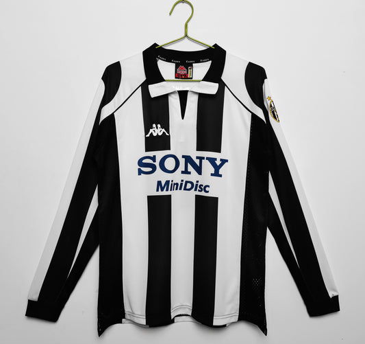 1997/98 Juventus home long sleeved jersey