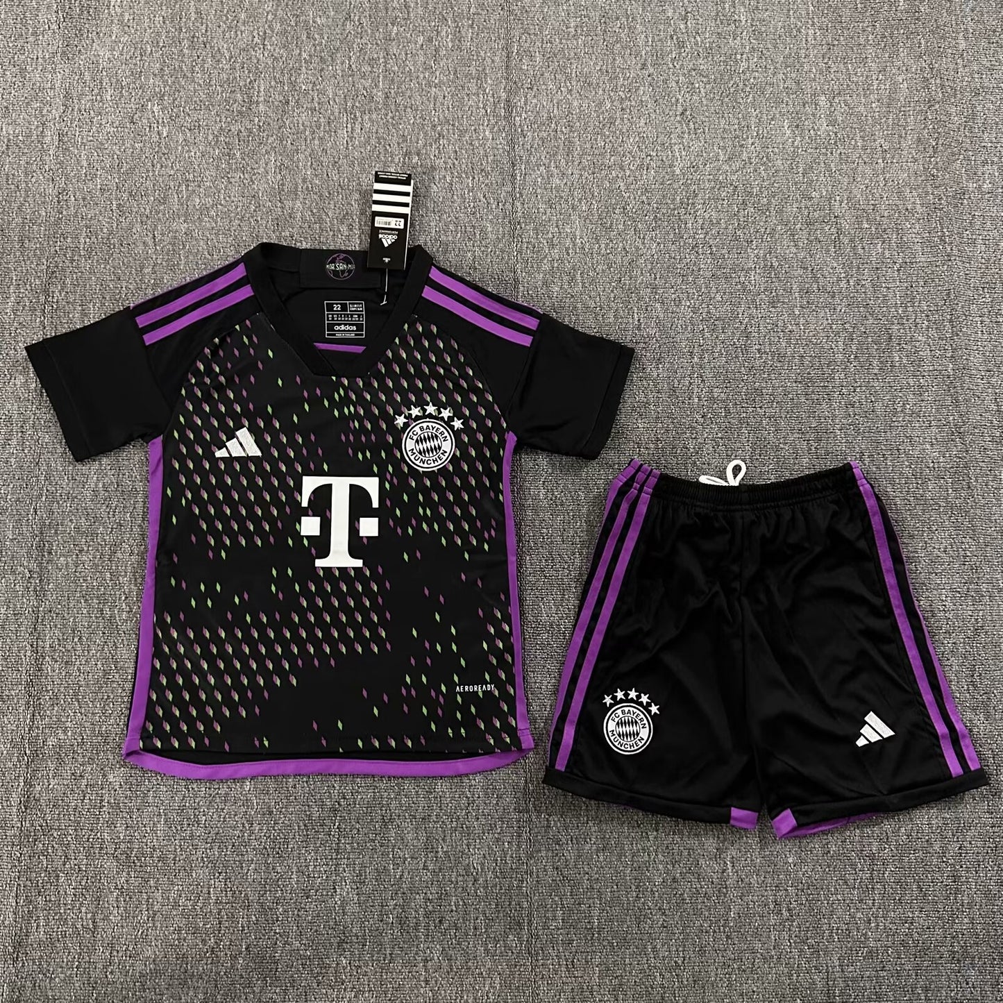 23-24 Bayern away kids set