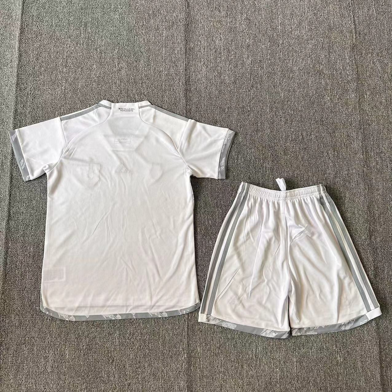 24-25 Chilean University away kids set