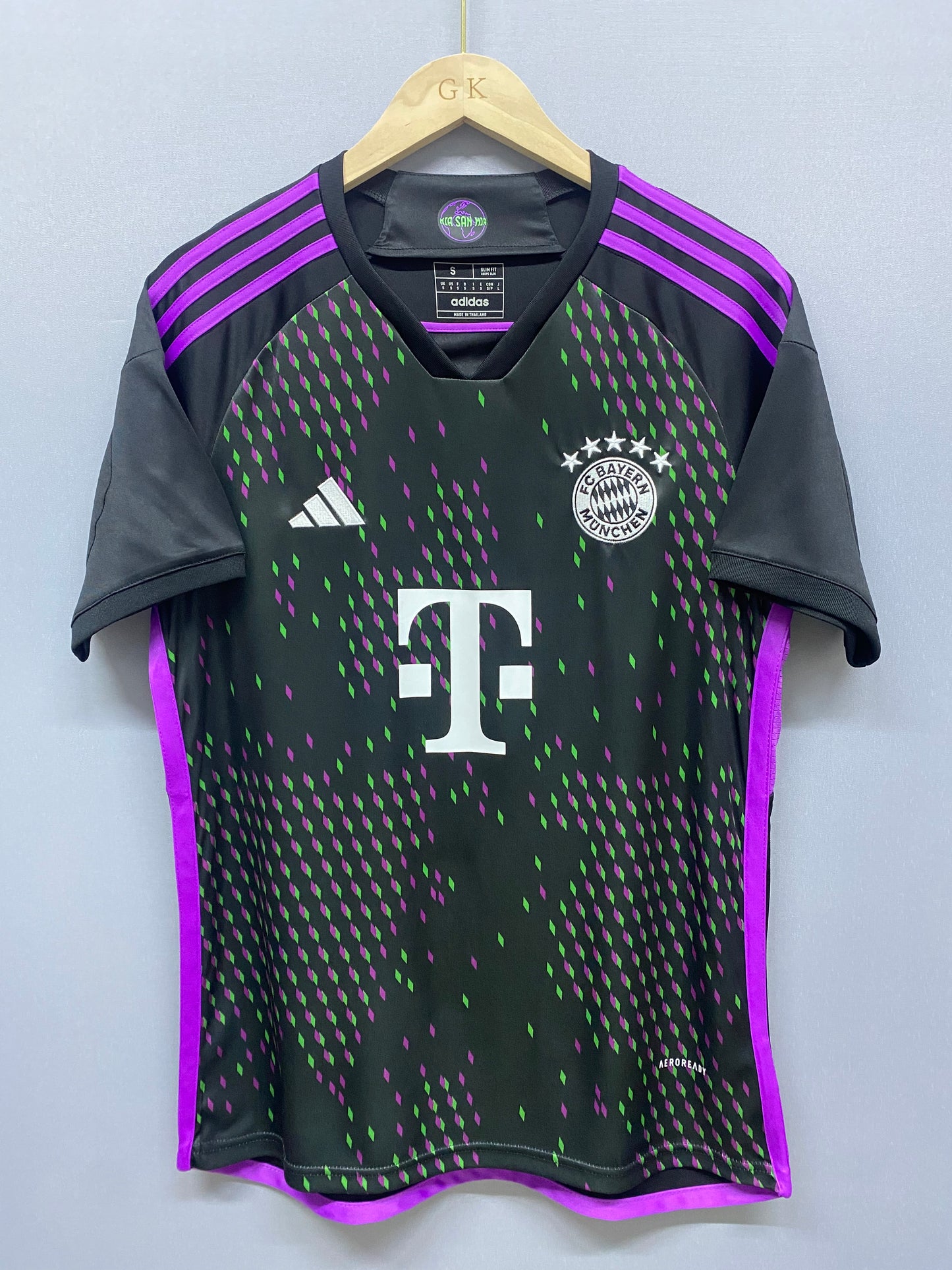 23/24 Bayern away jersey