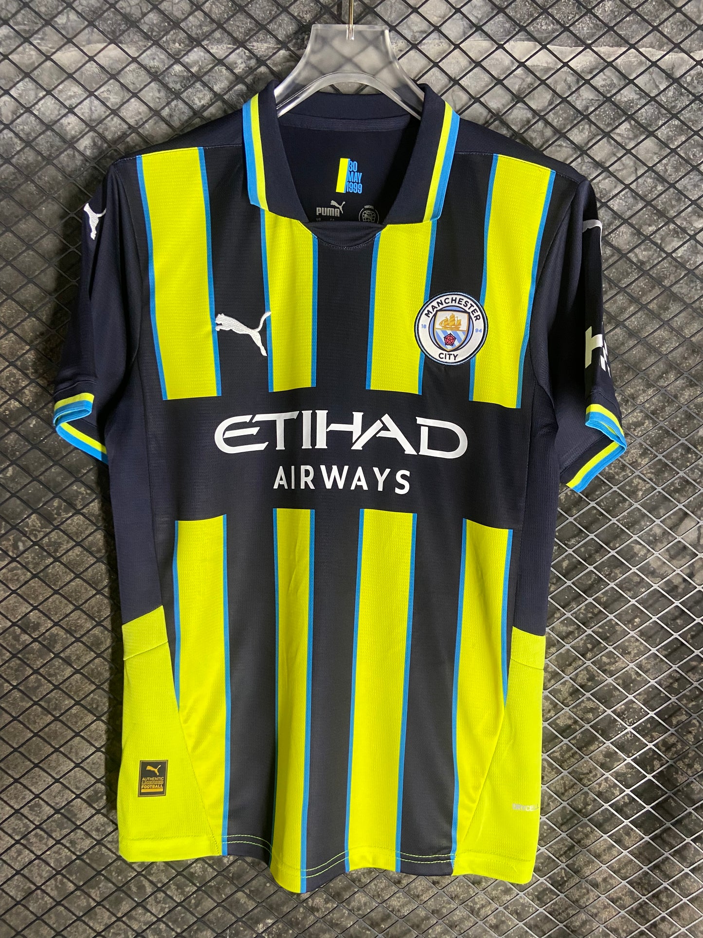 24/25 Manchester City's second away jersey